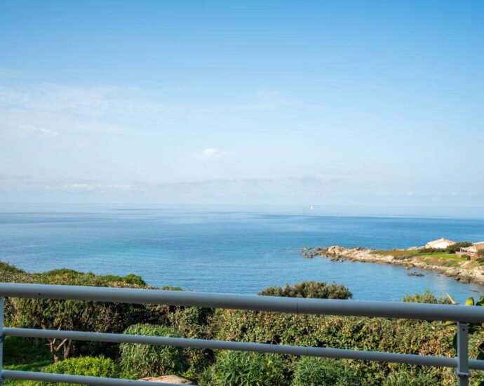 Exclusivité, Corbara, Marine de Davia, villa 4 chambres, piscine, vue mer panoramique, plage à pied