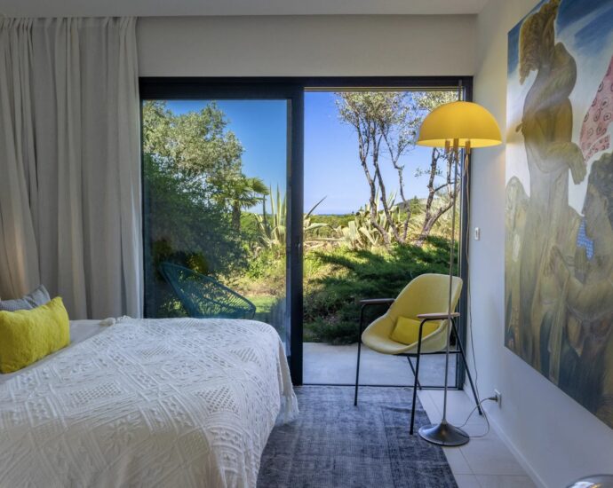 Pinarello, Villa contemporaine 5 chambres avec piscine et vue mer, au cœur du maquis