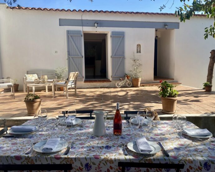 Lumio, Single-Story Villa, 4 Bedrooms, Annex, Pool, Mountain Views, Beach within Walking Distance