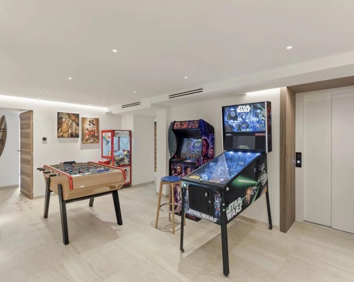 Favone, Villa, Vue mer panoramique, 7 chambres, proche plage, piscine, Cinéma, Salle de sport, Sauna, Hammam, Salle d&rsquo;arcade, Terrain de pétanque