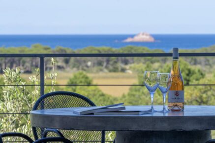 Pinarello, Villa contemporaine 5 chambres avec piscine et vue mer, au cœur du maquis