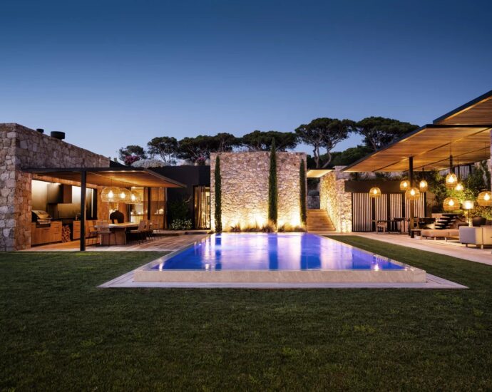 Calvi, Villa d’exception, 8 chambres, 2 piscines, vue mer panoramique