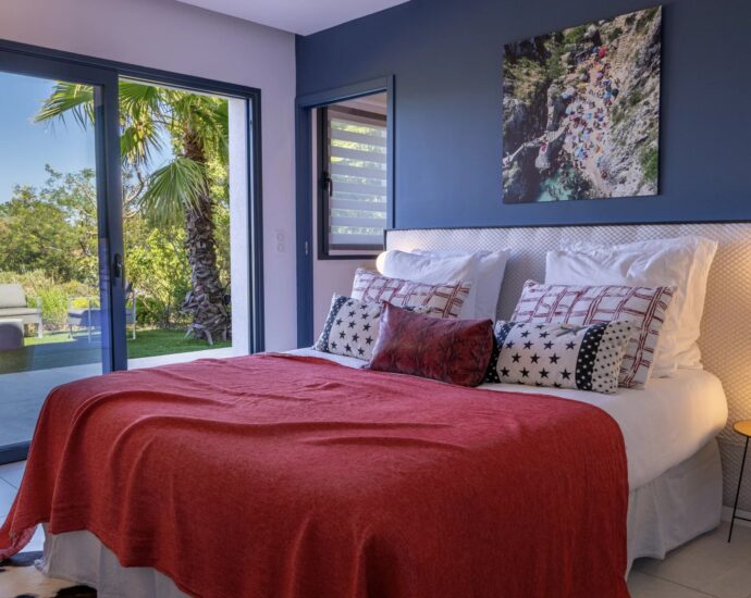 Pinarello, Villa contemporaine 5 chambres avec piscine et vue mer, au cœur du maquis