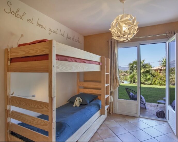 Lumio, 5-bedroom villa, sea and mountain views, swimming pool, close to beaches.