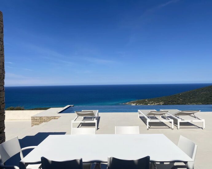 Corbara, villa 4 chambres, piscine à débordement, vue mer imprenable, proche plage