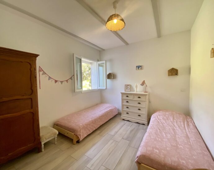 Lumio, Single-Story Villa, 4 Bedrooms, Annex, Pool, Mountain Views, Beach within Walking Distance