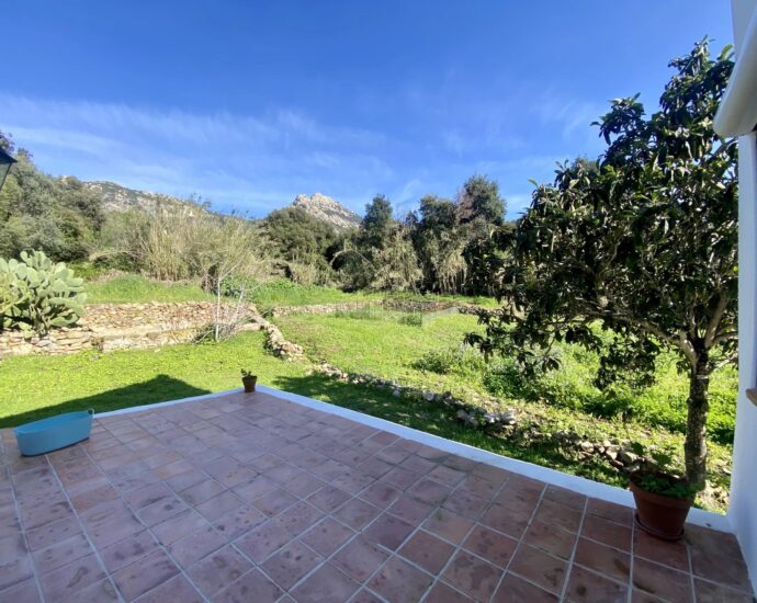 Lumio, Single-Story Villa, 4 Bedrooms, Annex, Pool, Mountain Views, Beach within Walking Distance