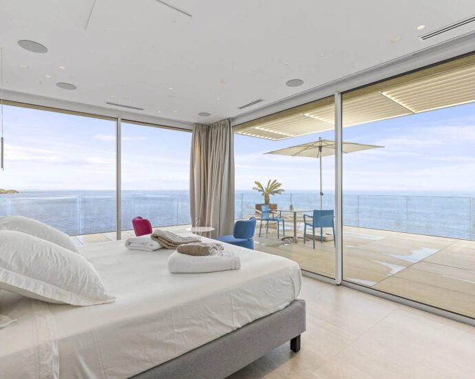 Favone, Villa, Vue mer panoramique, 7 chambres, proche plage, piscine, Cinéma, Salle de sport, Sauna, Hammam, Salle d&rsquo;arcade, Terrain de pétanque