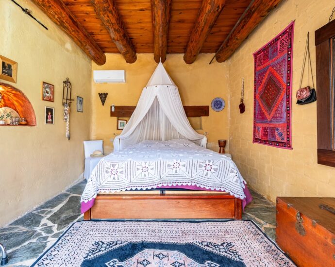 Calvi, villa 4 chambres, piscine, plage à pied, vue montagne