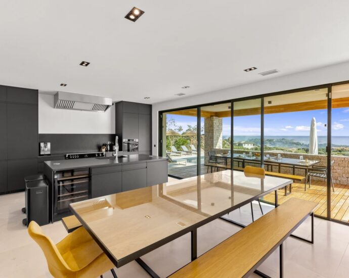 Porto-Vecchio, Palombaggia, Panoramic Sea View Villa, 7 Bedrooms, Gym, Heated Pool, Walking Distance to the Beach