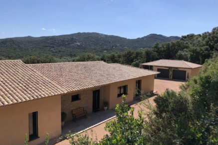 Porto-Vecchio, Contemporary villa, 4 bedrooms, swimming pool, near the beach of Santa Giulia