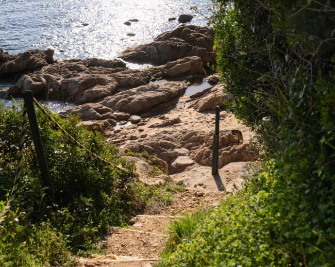 Exclusivité, Ajaccio, Route de Sanguinaires, Propriété  pied dans l&rsquo;eau, 3 chambres, vue  mer panoramique, plage à pied