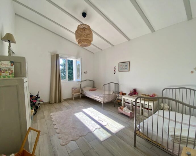 Lumio, Single-Story Villa, 4 Bedrooms, Annex, Pool, Mountain Views, Beach within Walking Distance