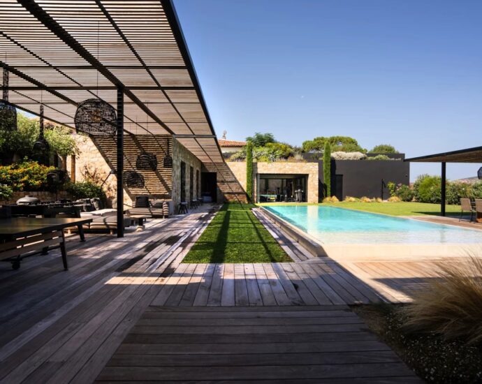 Calvi, Villa d’exception, 8 chambres, 2 piscines, vue mer panoramique