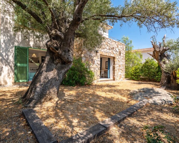 Monticello, 4-bedroom villa, swimming pool, sea view, close to the beach