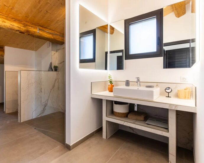 Villa 7 bedrooms, Arasu, commune of Saint-Cyprien swimming pool, sea view, beach on foot