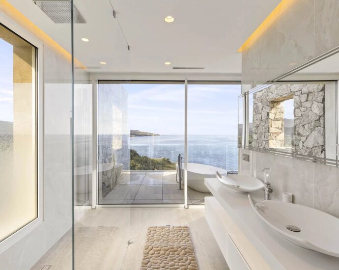 Favone, Villa, Vue mer panoramique, 7 chambres, proche plage, piscine, Cinéma, Salle de sport, Sauna, Hammam, Salle d&rsquo;arcade, Terrain de pétanque