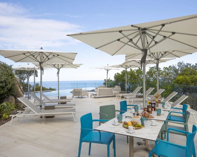 Favone, Villa, Vue mer panoramique, 7 chambres, proche plage, piscine, Cinéma, Salle de sport, Sauna, Hammam, Salle d&rsquo;arcade, Terrain de pétanque