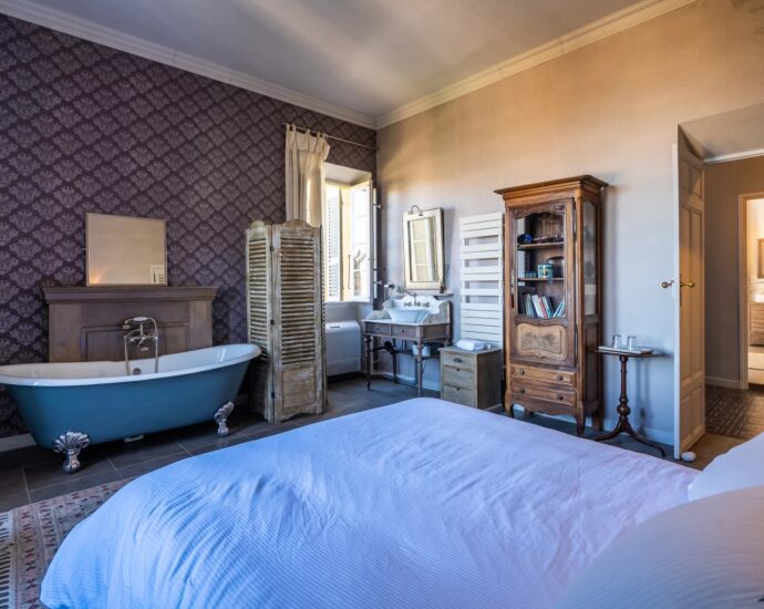 Oletta, 7 bedroom villa, Maison de Maître, one outbuilding, heated pool, close to beaches