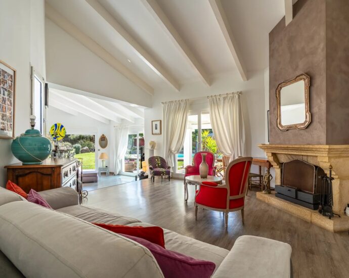 Calvi, villa 4 chambres, piscine, plage à pied, vue montagne