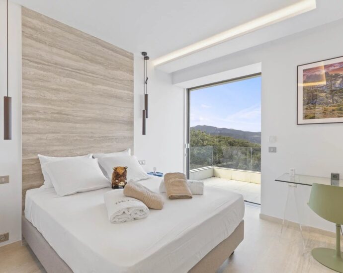 Favone, Villa, Vue mer panoramique, 7 chambres, proche plage, piscine, Cinéma, Salle de sport, Sauna, Hammam, Salle d&rsquo;arcade, Terrain de pétanque