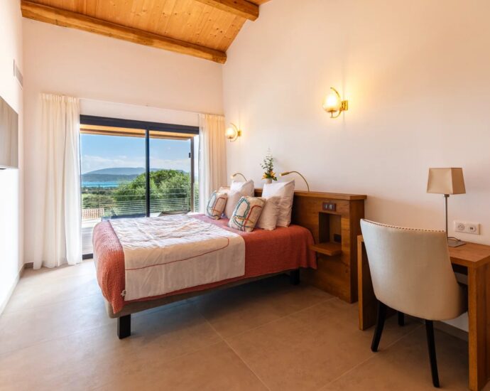 Villa 7 bedrooms, Arasu, commune of Saint-Cyprien swimming pool, sea view, beach on foot