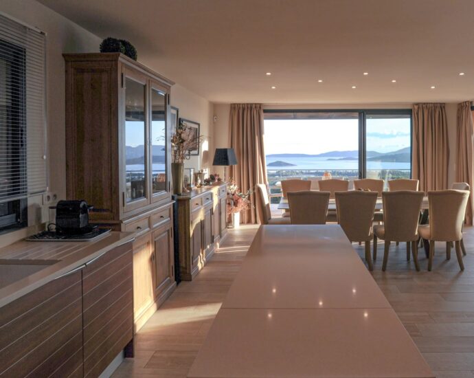 Porto vecchio, Arasu/Cirindinu, villa 5 chambres, piscine et vue mer