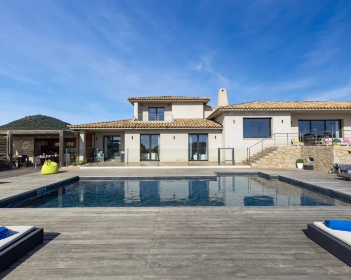 Porto vecchio, Palombaggia, villa 5 chambres, vue mer, piscine et proche plage