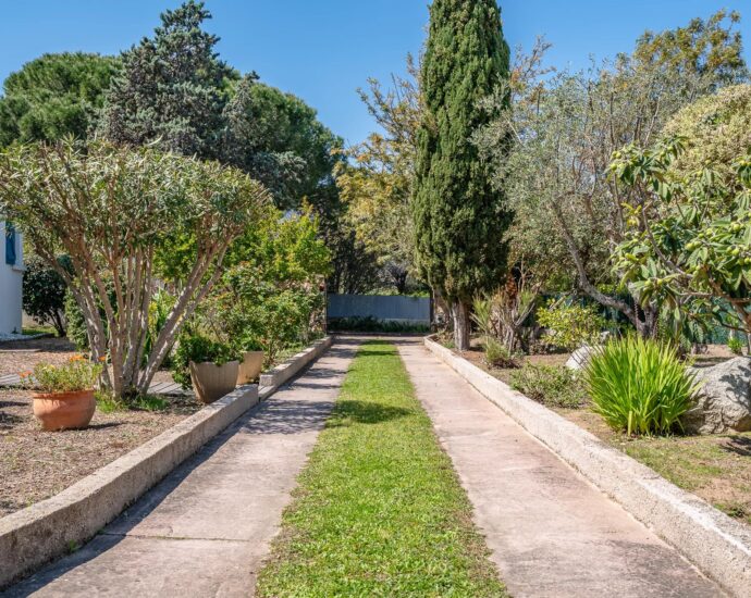 Calvi, villa 4 chambres, piscine, plage à pied, vue montagne