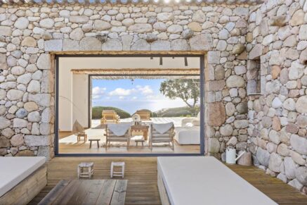 Porto-Vecchio, Palombaggia, Villa d&rsquo;architecte en pierre, vue mer panoramique, 4 chambres, piscine, proche plage