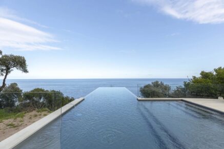 Favone, Villa, Vue mer panoramique, 7 chambres, proche plage, piscine, Cinéma, Salle de sport, Sauna, Hammam, Salle d&rsquo;arcade, Terrain de pétanque