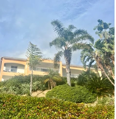 Exclusivité, Ajaccio, Route des Sanguinaires, Appartement vue mer, 3 chambres, plage à pied