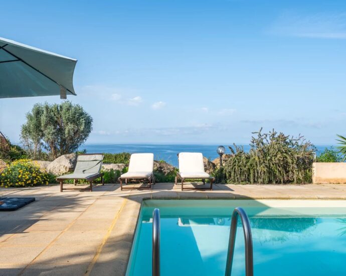 Exclusivité, Corbara, Marine de Davia, villa 4 chambres, piscine, vue mer panoramique, plage à pied