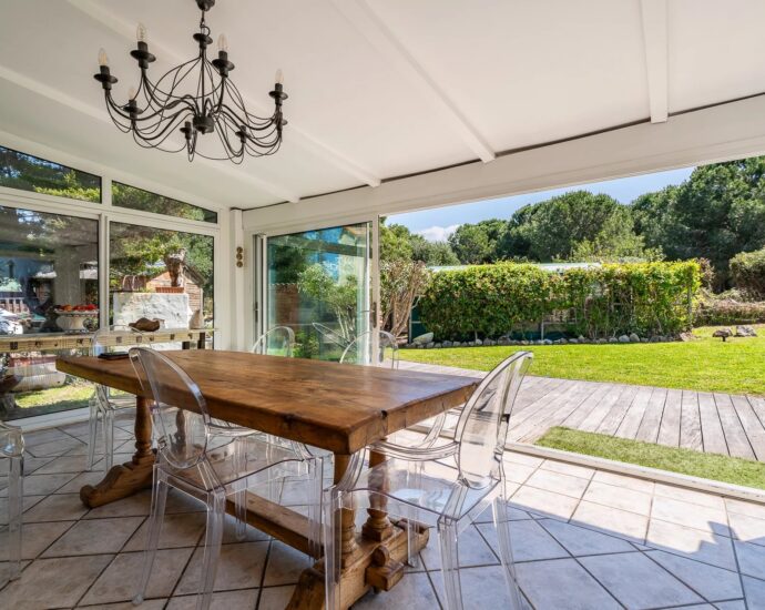 Calvi, villa 4 chambres, piscine, plage à pied, vue montagne