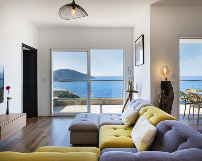 Exclusivité, Costa di Villanova, Villa contemporaine vue mer panoramique, 6 chambres, 2 appartements indépendants, piscine, proche plages et Ajaccio