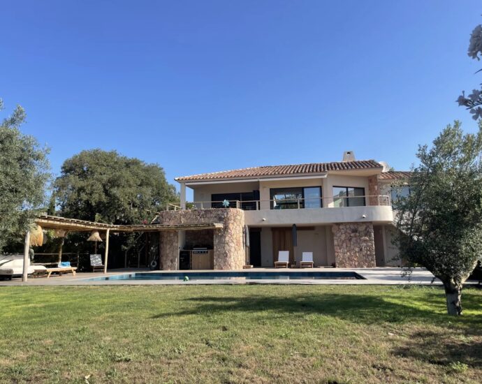 Capicciola, villa 5 chambres, piscine, vue mer, plage à pied