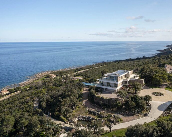 Favone, Villa, Vue mer panoramique, 7 chambres, proche plage, piscine, Cinéma, Salle de sport, Sauna, Hammam, Salle d&rsquo;arcade, Terrain de pétanque