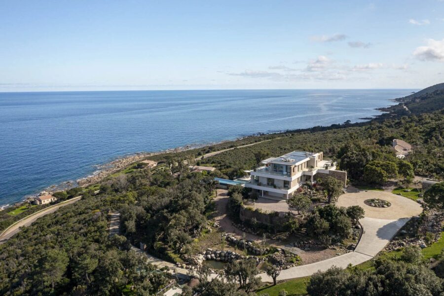 Favone, Villa, Vue mer panoramique, 7 chambres, proche plage, piscine, Cinéma, Salle de sport, Sauna, Hammam, Salle d&rsquo;arcade, Terrain de pétanque