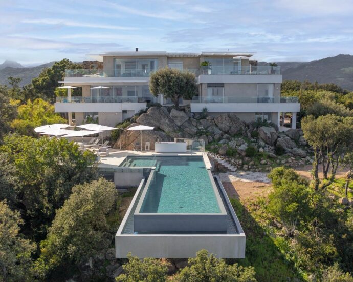 Favone, Villa, Vue mer panoramique, 7 chambres, proche plage, piscine, Cinéma, Salle de sport, Sauna, Hammam, Salle d&rsquo;arcade, Terrain de pétanque