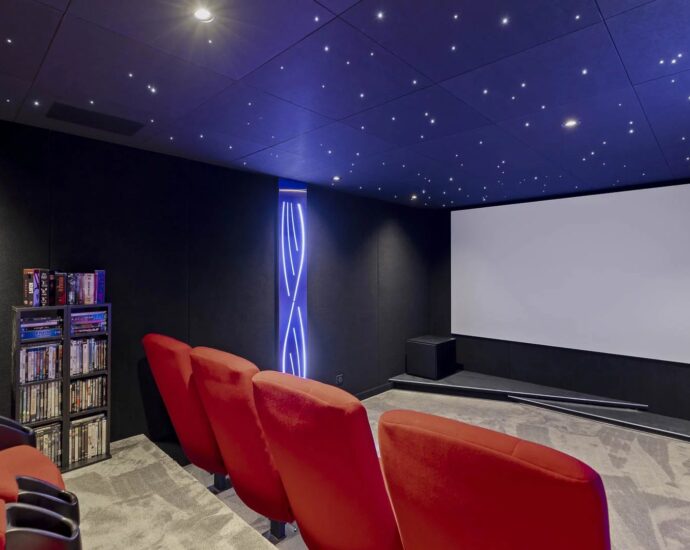 Favone, Villa, Vue mer panoramique, 7 chambres, proche plage, piscine, Cinéma, Salle de sport, Sauna, Hammam, Salle d&rsquo;arcade, Terrain de pétanque