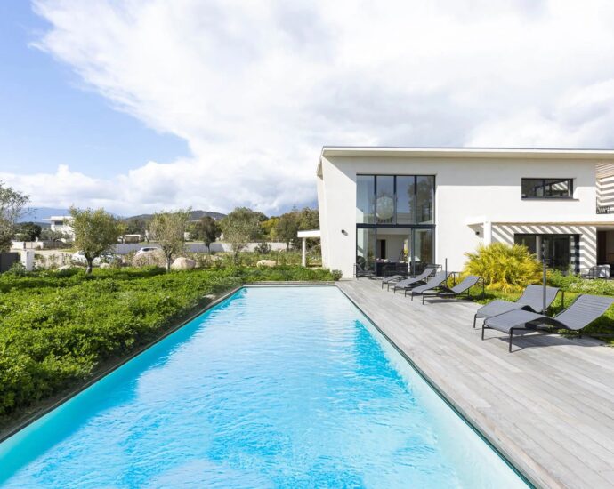 Porto-Vecchio, Arasu, Saint-Cyprien, villa d&rsquo;architecte, 7 chambres, piscine, plage à pieds
