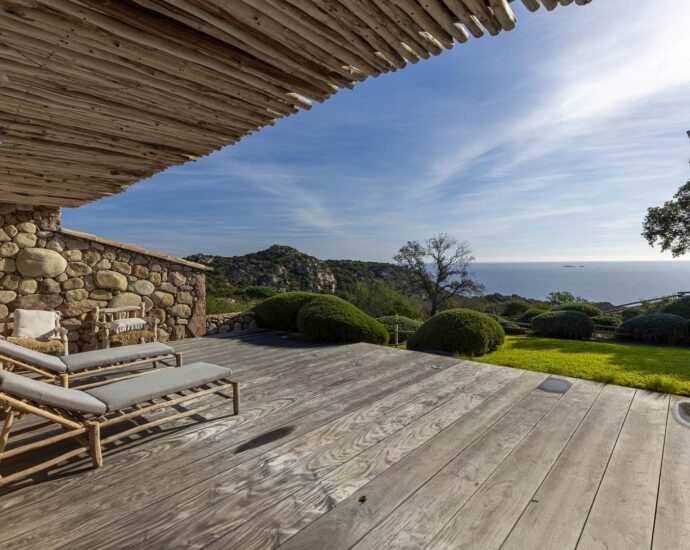 Porto-Vecchio, Palombaggia, Villa d&rsquo;architecte en pierre, vue mer panoramique, 4 chambres, piscine, proche plage