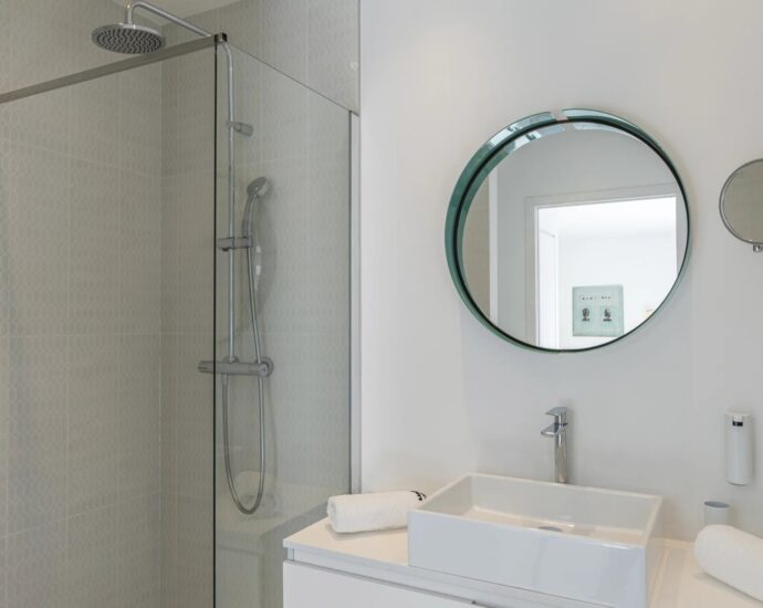 Pinarello, Villa contemporaine 5 chambres avec piscine et vue mer, au cœur du maquis