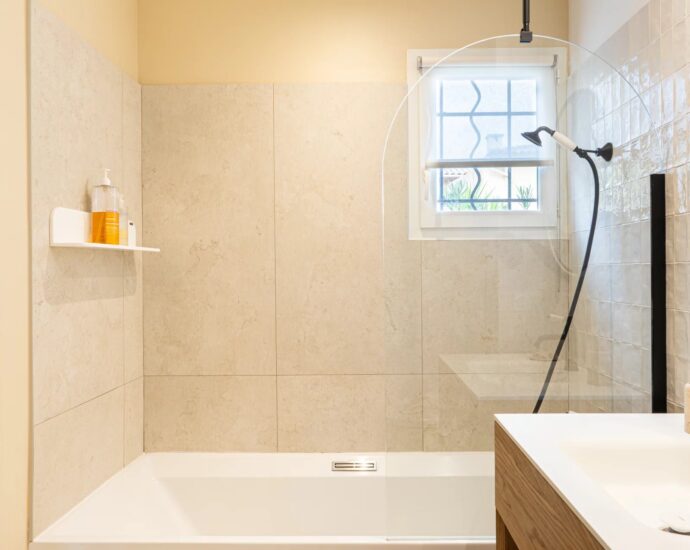 Porto-Vecchio, Villa plain-pied, 4 chambres, proche plage Palombagia, piscine