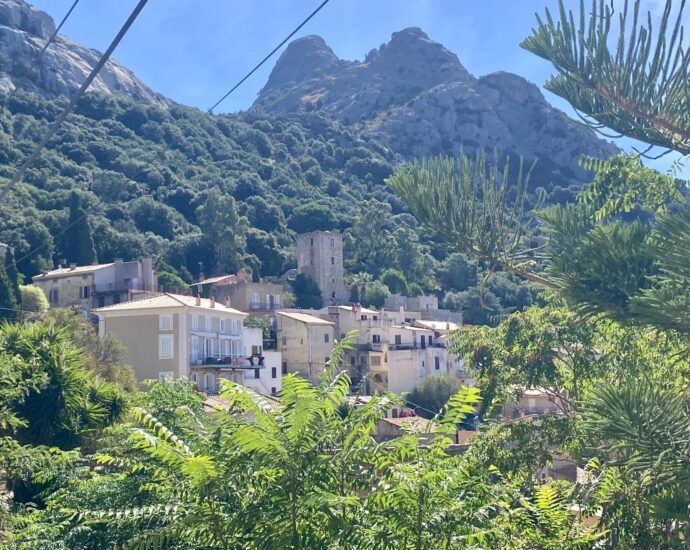 Lumio, Single-Story Villa, 4 Bedrooms, Annex, Pool, Mountain Views, Beach within Walking Distance