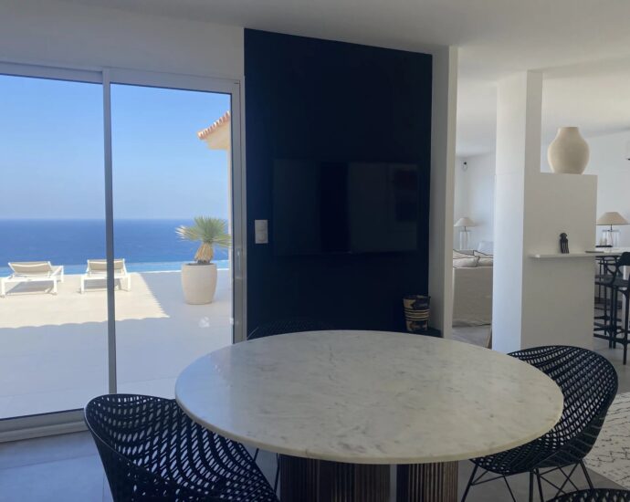 Corbara, villa 4 chambres, piscine à débordement, vue mer imprenable, proche plage