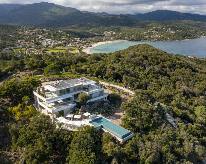 Favone, Villa, Vue mer panoramique, 7 chambres, proche plage, piscine, Cinéma, Salle de sport, Sauna, Hammam, Salle d&rsquo;arcade, Terrain de pétanque