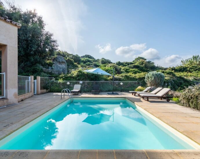 Exclusivité, Corbara, Marine de Davia, villa 4 chambres, piscine, vue mer panoramique, plage à pied