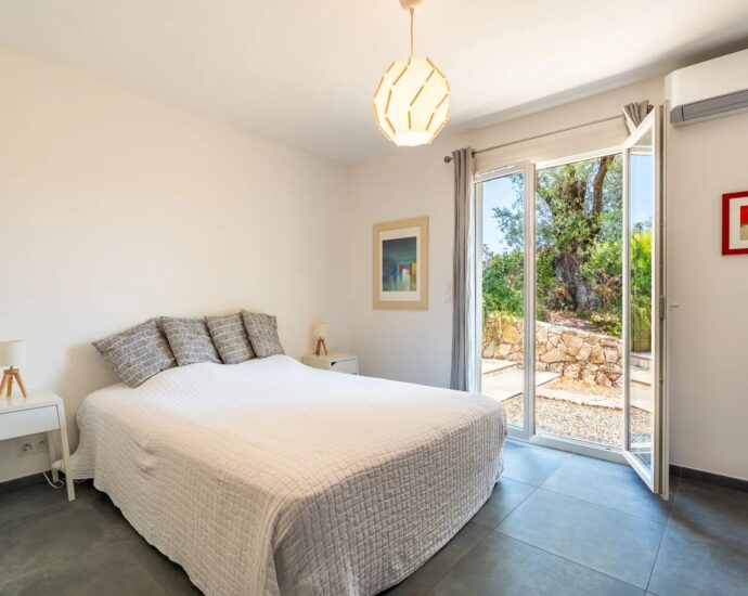 Monticello, 4-bedroom villa, swimming pool, sea view, close to the beach