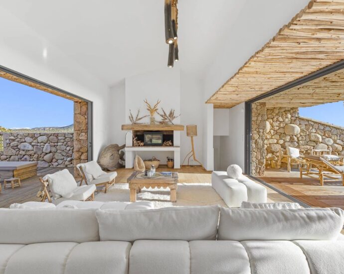 Porto-Vecchio, Palombaggia, Villa d&rsquo;architecte en pierre, vue mer panoramique, 4 chambres, piscine, proche plage